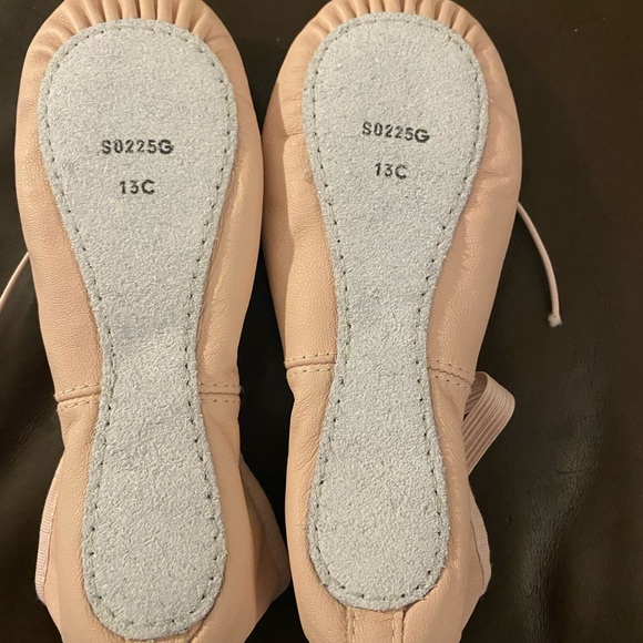 Little girls 13c Bloch ballet shoes. - Picture 3 of 3